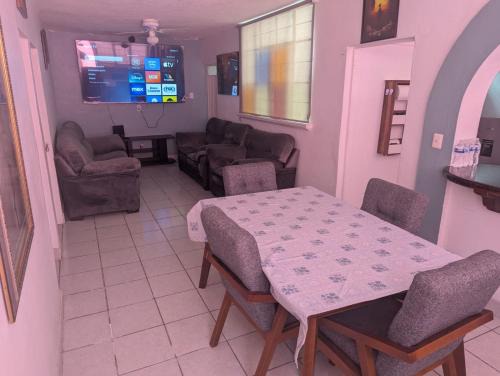 Tepotzotlan Apartment | Departamento, 2 Recamaras, Familiar o Equipos de Trabajo, WiFi incluido