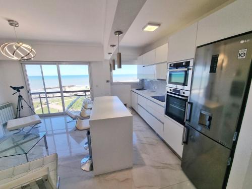 La Perla Apartment | Departamento Pinterest Mar del Plata - Vista plena al mar con cochera