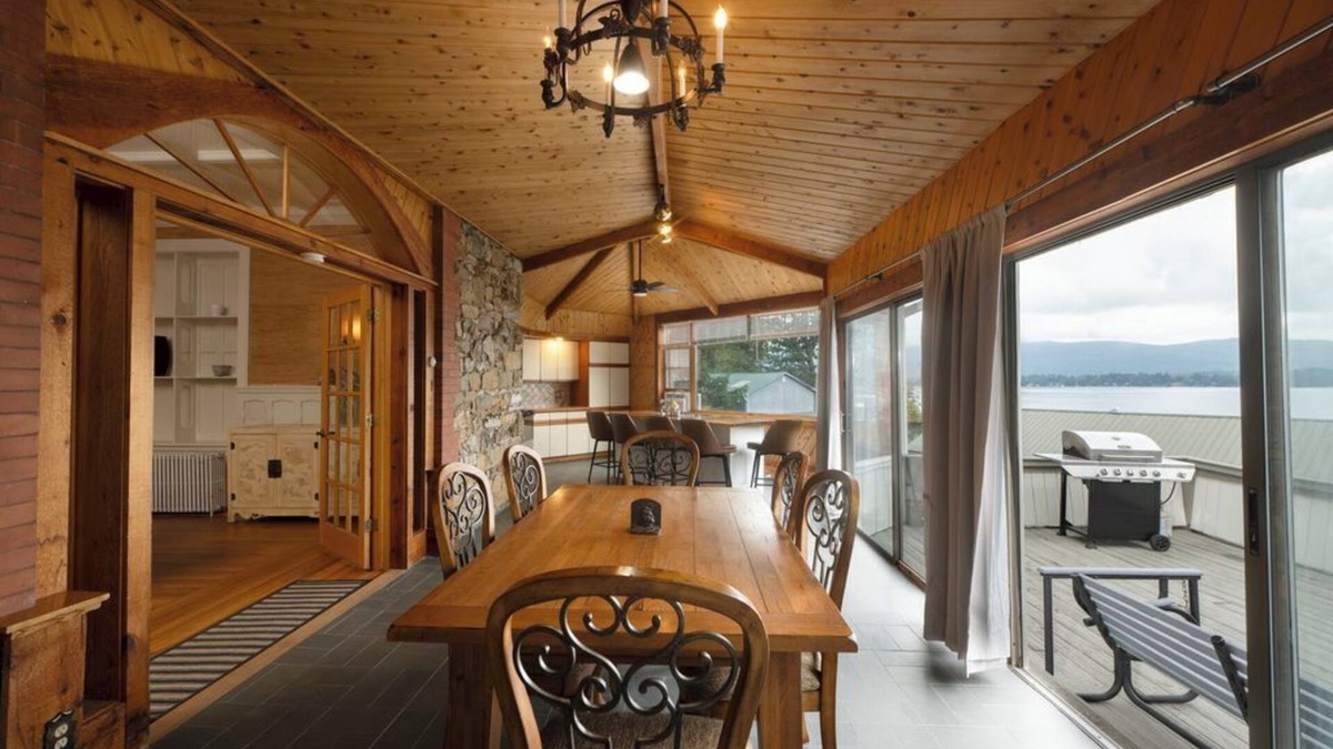 Lake George Hotel | Depe Dene Lakeside Resort