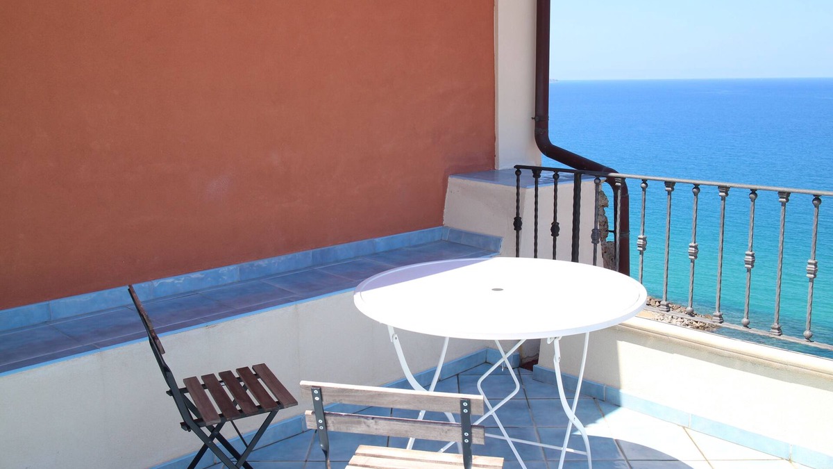 Pizzo Apartment | DEPENDANCE DELLE GRAZIE in charming Pizzo by the sea + PARKING + WIFI