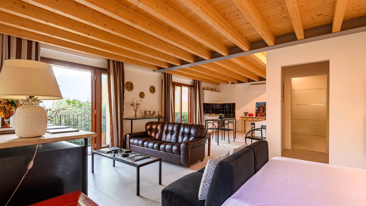 Marone Apartment | Dependance In Riva al Lago second floor