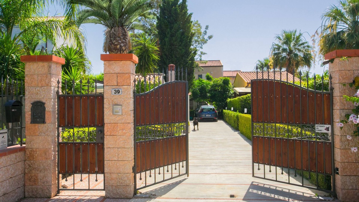 Piane Vecchie Villa | Dependance in Villa 7 km from Cefalù near the sea with garden and services.