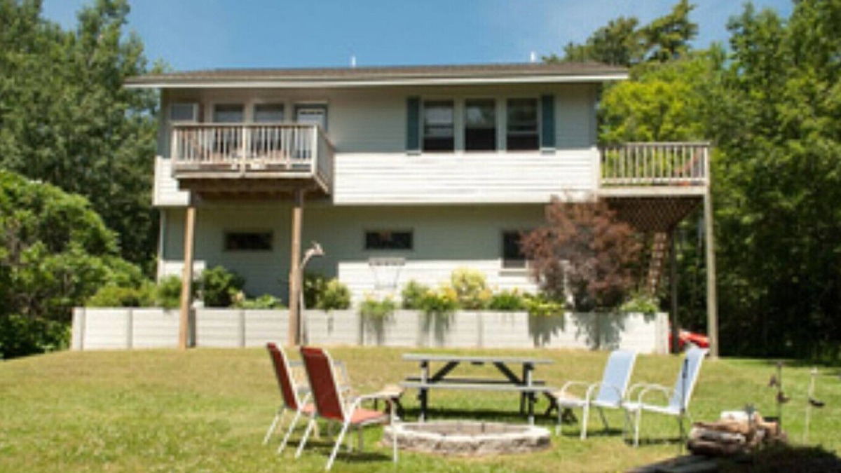 Red Cliff Apartment | DePerrys On The Lake Waterfront Access to Lake Superior