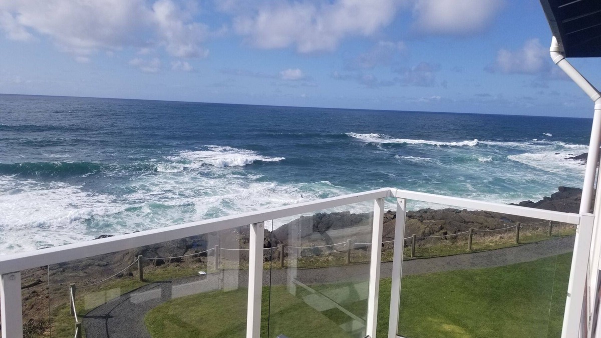 Depoe Bay Condo | Depoe Bay Condo! Right on the Ocean! Fantastic Views! (Nights 5, 6 &7 only $50)