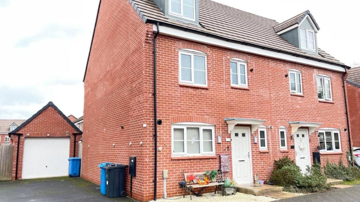 Little Eaton House | Derby Den 4 Bedroom 3 Bathroom Driveway Parking 6 Sleep - 5 min Meteor Shopping