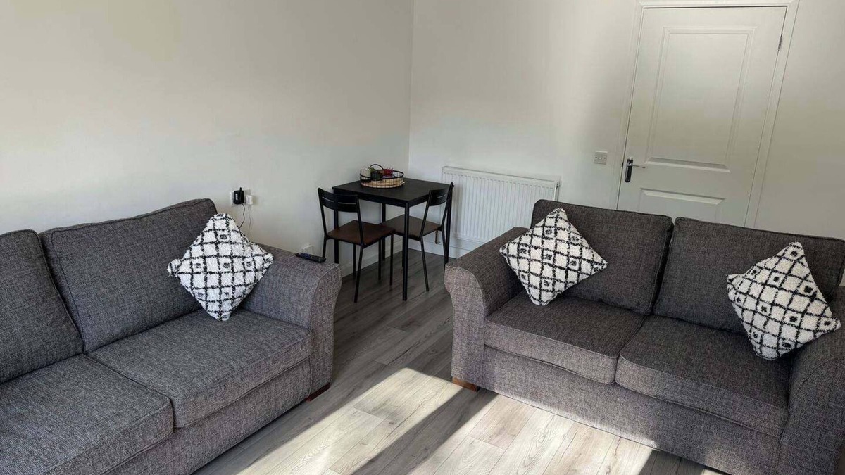 Radbourne House | Derby House- 2 Bedrooms-Free Parking- Tv and Wifi