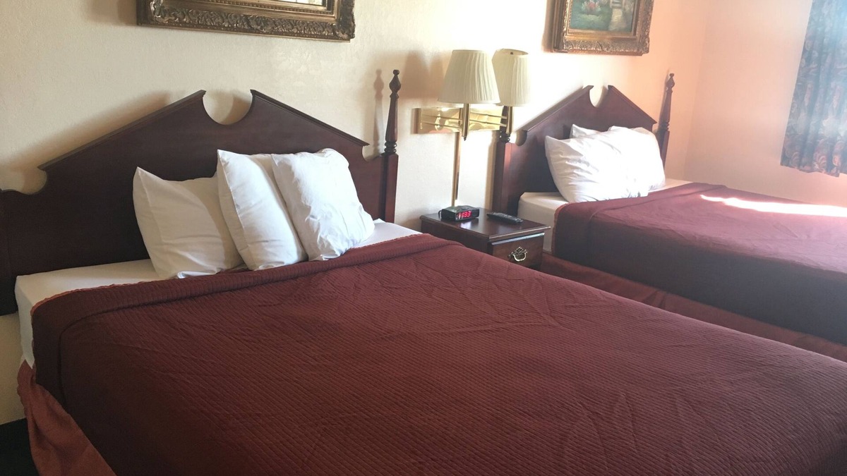 Nicholasville Hotel | Derby Inn & Suites