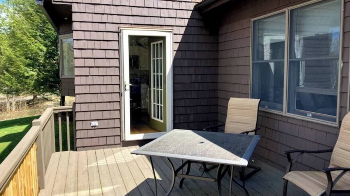 Beebe Plain House | Derby Manor Close to Jay Peak, cross country skiing, bike trails , lakes