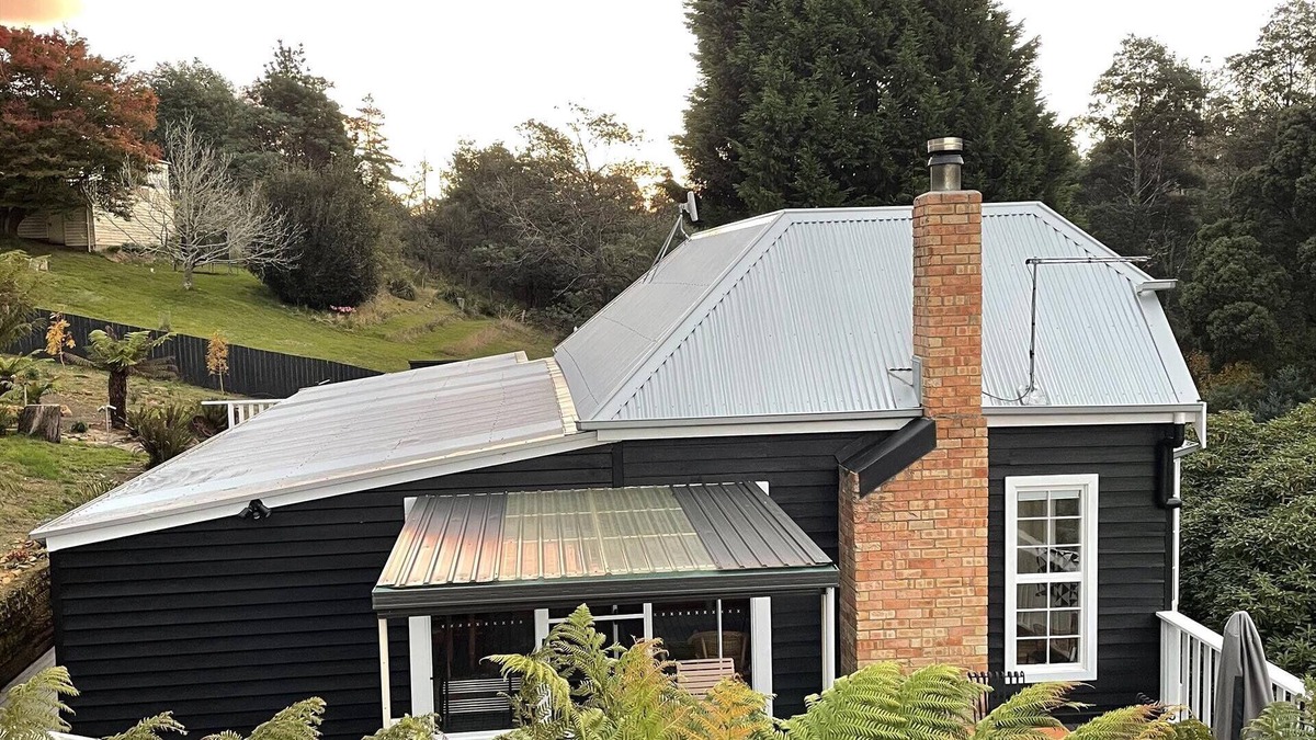 Derby Cottage | Derby Phoenix-great base for mountain biking, floating sauna or touring
