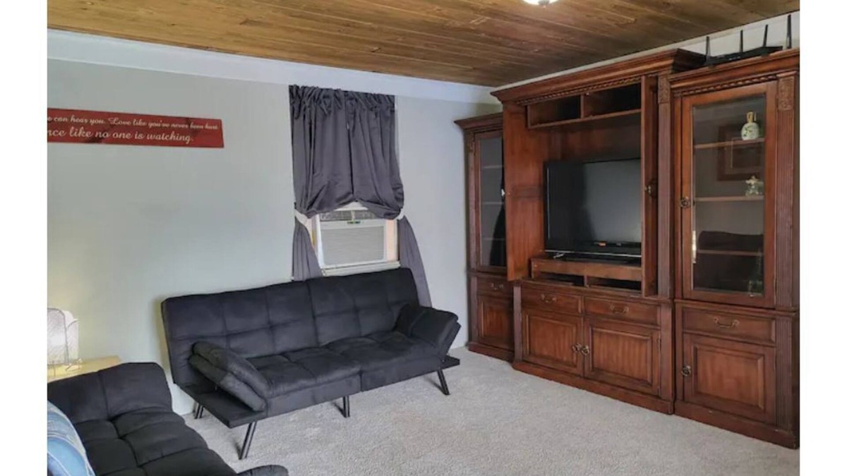 Laguna Park Apartment | Derekville #10 - Private Unit - Gated Pool