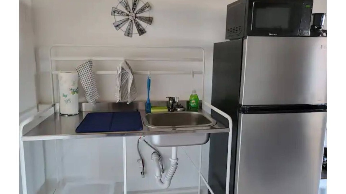 Laguna Park Apartment | Derekville #4 - Private Unit - Gated Pool