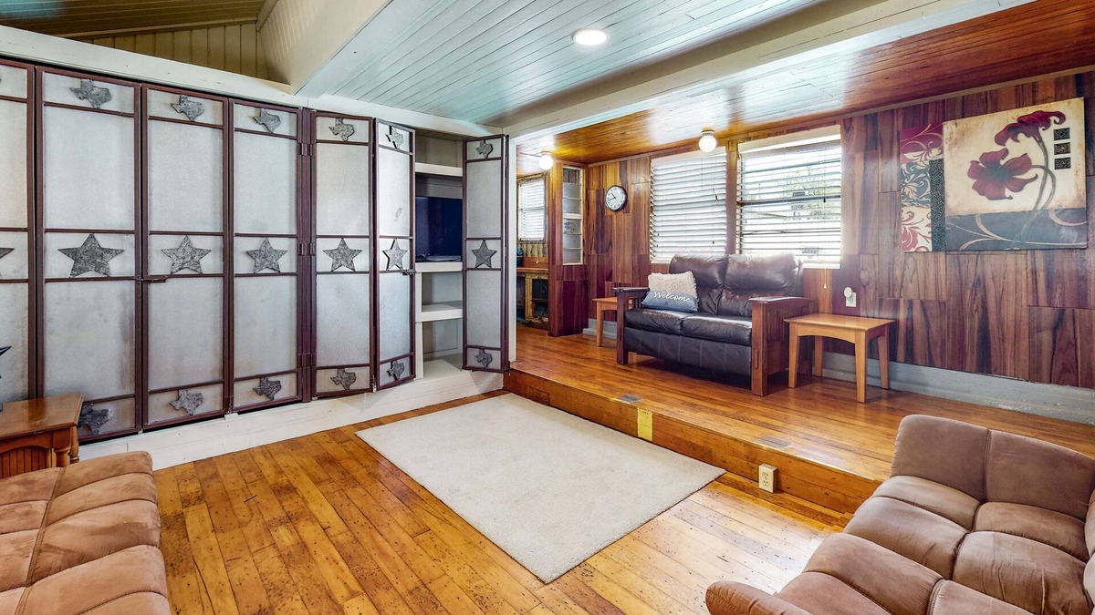 Laguna Park House | Derekville Unit #8 | Condo in Clifton with pool & hot tub