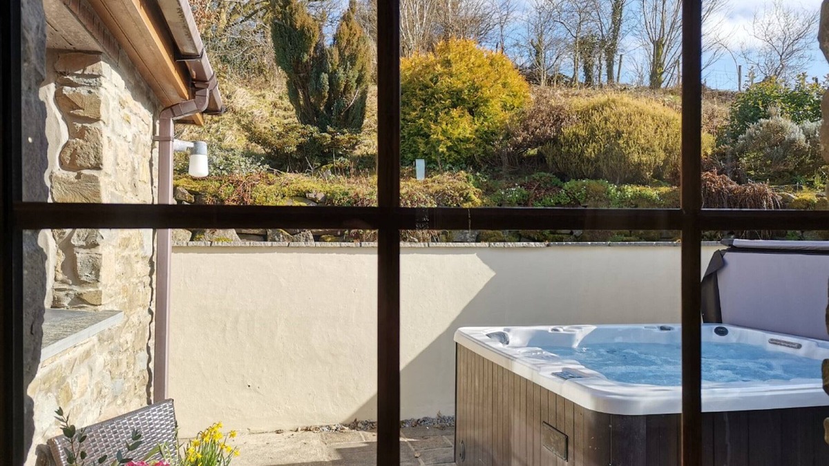 Felinfach House | Deri'r Cwm - Two Bedroom House, Sleeps 4