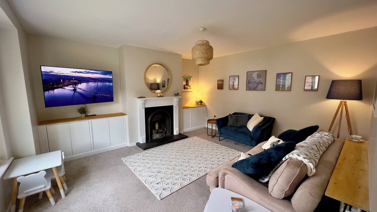 Londonderry House | Derry City, Northern Ireland - Waterfoot House, 5 Guests - Derry (Tourists, Contractors, Relocation)