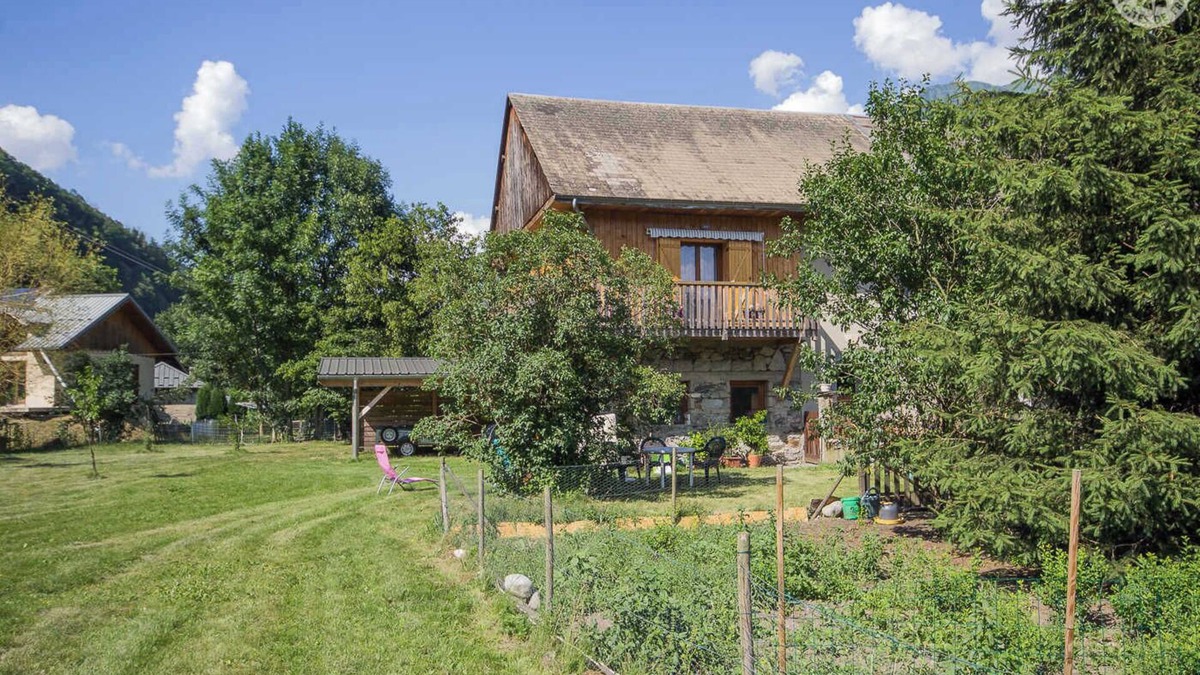 Saint-Leger House | DES PINTAVINS - SAINT LEGER