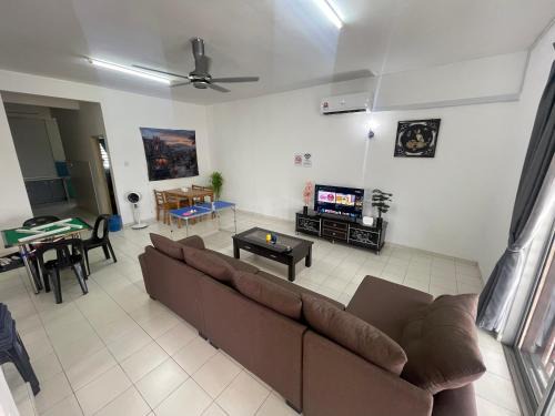 Taman Desa Tebrau House | Desa Tebrau 3 IKEA Toppen near PeiKin Long Sing YiJia Restaurant