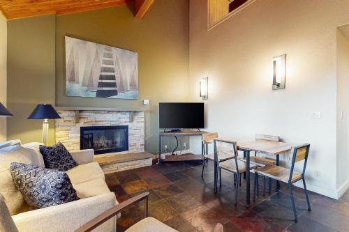 Bend Apartment | Deschutes Place Revel