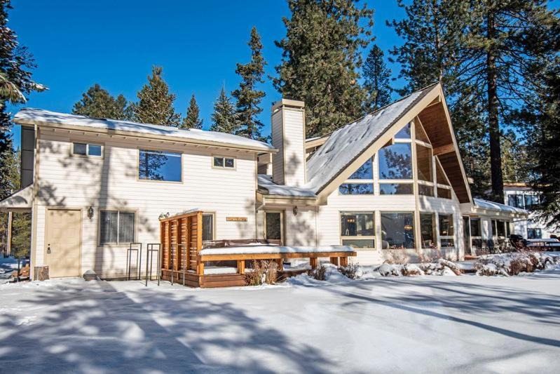Three Rivers House | Deschutes Riverfront Home - Meredith Lodging