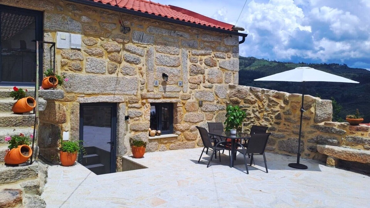 Soajo House | Description