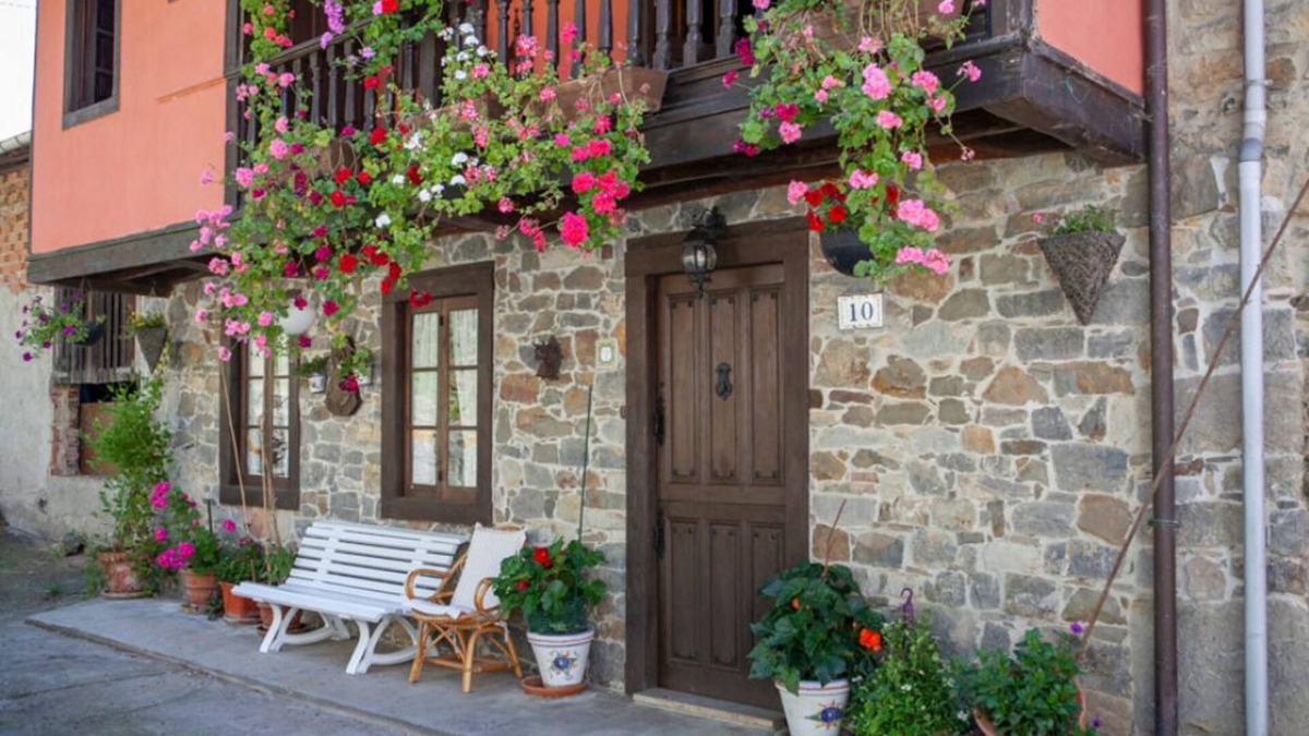 Laviana House | Descubre la Tranquilidad en La Aldea: Tu Refugio con Vistas a la Montaña