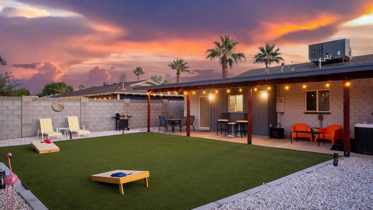 Scottsdale Highlands Estates House | Desert Bloom l 5 min to Old Town l Hot Tub