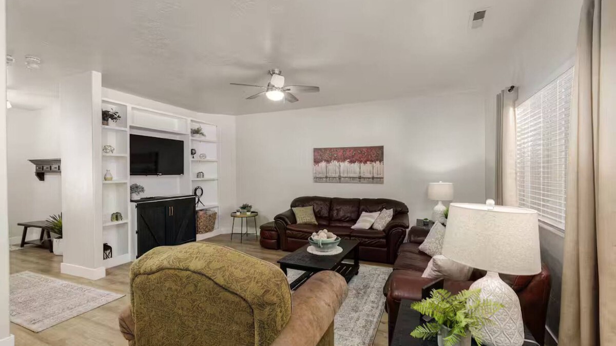 La Verkin House | Desert Cliffs ~Hot tub~ Close to Zion