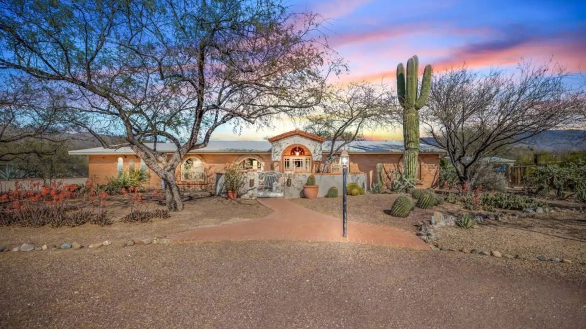 Tanque Verde House | Desert Escape with Pool, Hot Tub & Mountain Viewsn