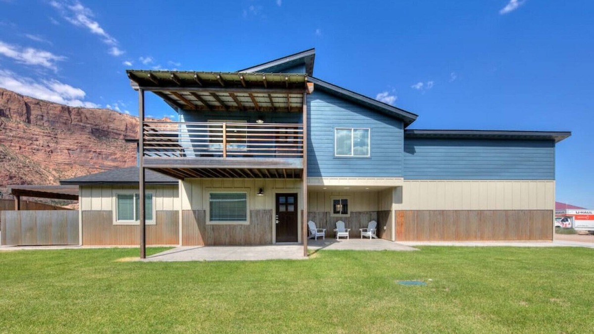 Moab South Valley House | Desert Hideaway New spacious custom home