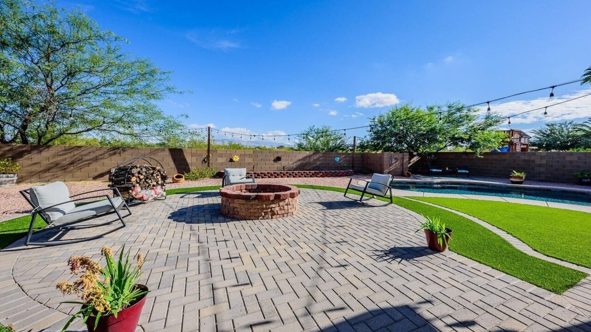 Rita Ranch House | Desert home with pool, fire pit & mountain views