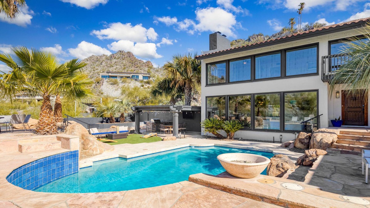 Palm Canyon Villa | Desert Lagoon by AvantStay | Luxury Phoenix Home w/ Entertainer’s Backyard