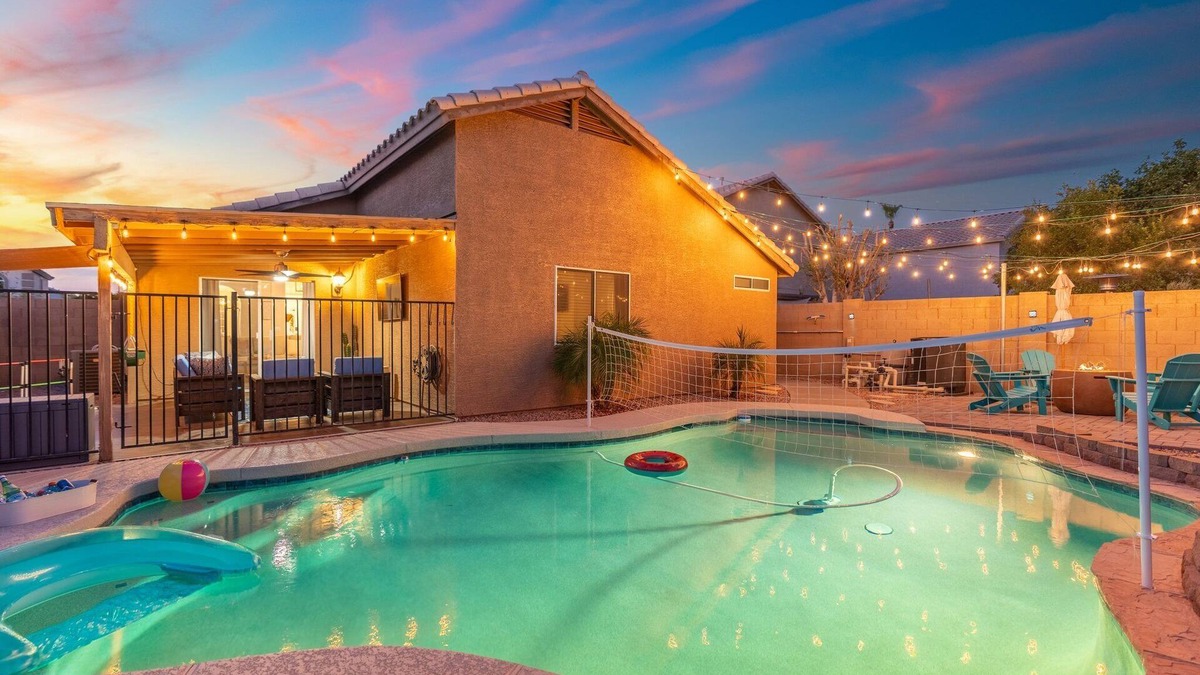 Greenfield Lakes House | Desert Oasis: 3BR Home with Heated Pool Near San Tan Mall