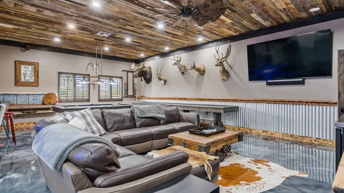 Valley Farms House | Desert Oasis Hideaway with Epic Game Room & Pool