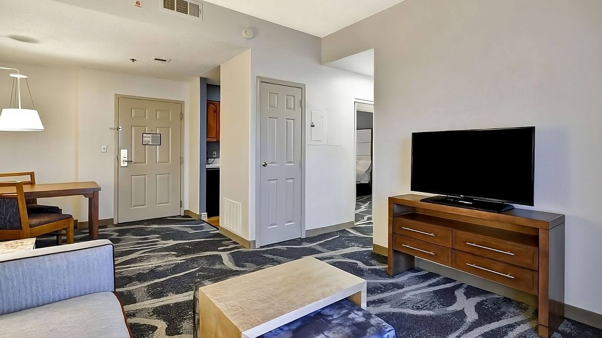 Camelback East Hotel | Desert Oasis Retreat in Phoenix! Free Breakfast, Pool, Kitchen, Pets Allowed!