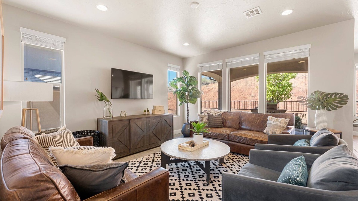Sienna Hills House | Desert Serenity: Community Pool + Hot Tub, Ping Pong Table!