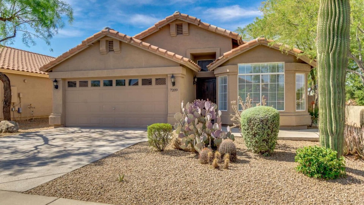 North Scottsdale House | Desert Tranquility - 2 bed & 2 bath gated community close to Mayo Clinic.