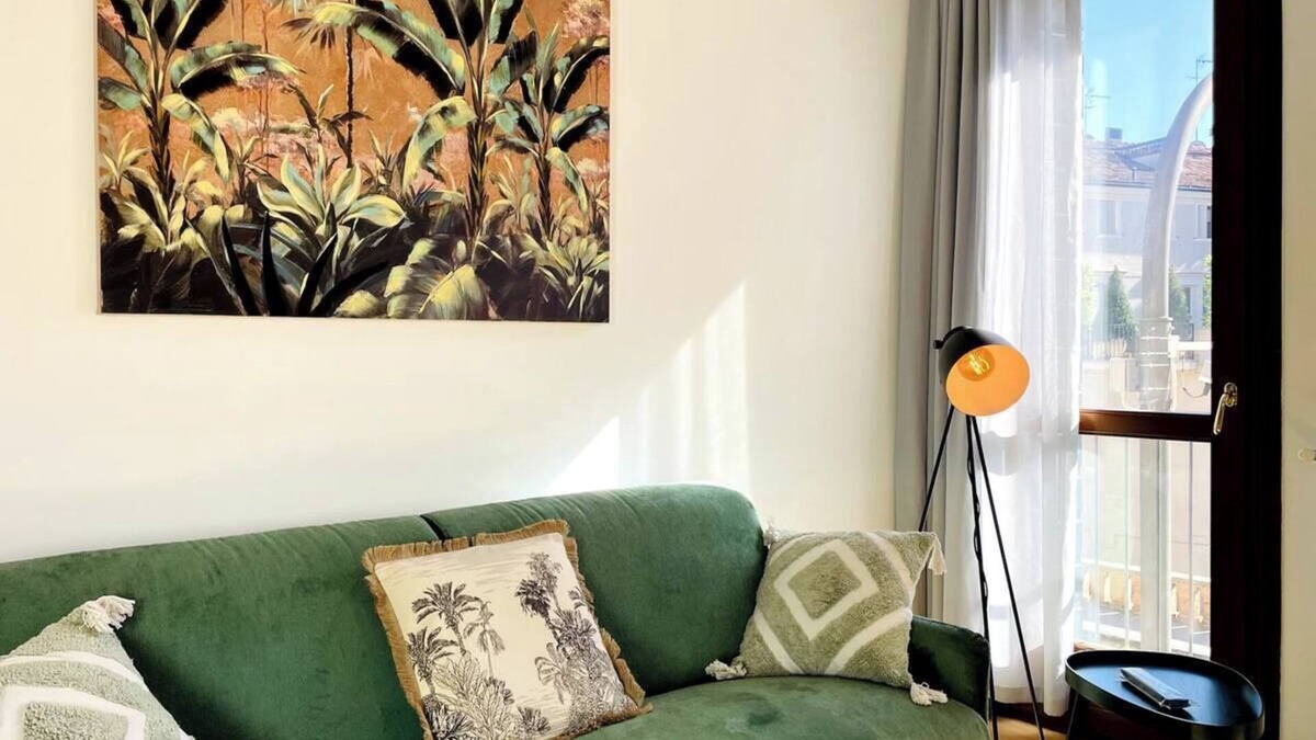 Padova Apartment | Design and comfort with Private Patio, steps from the Basilica of Saint Anthony.