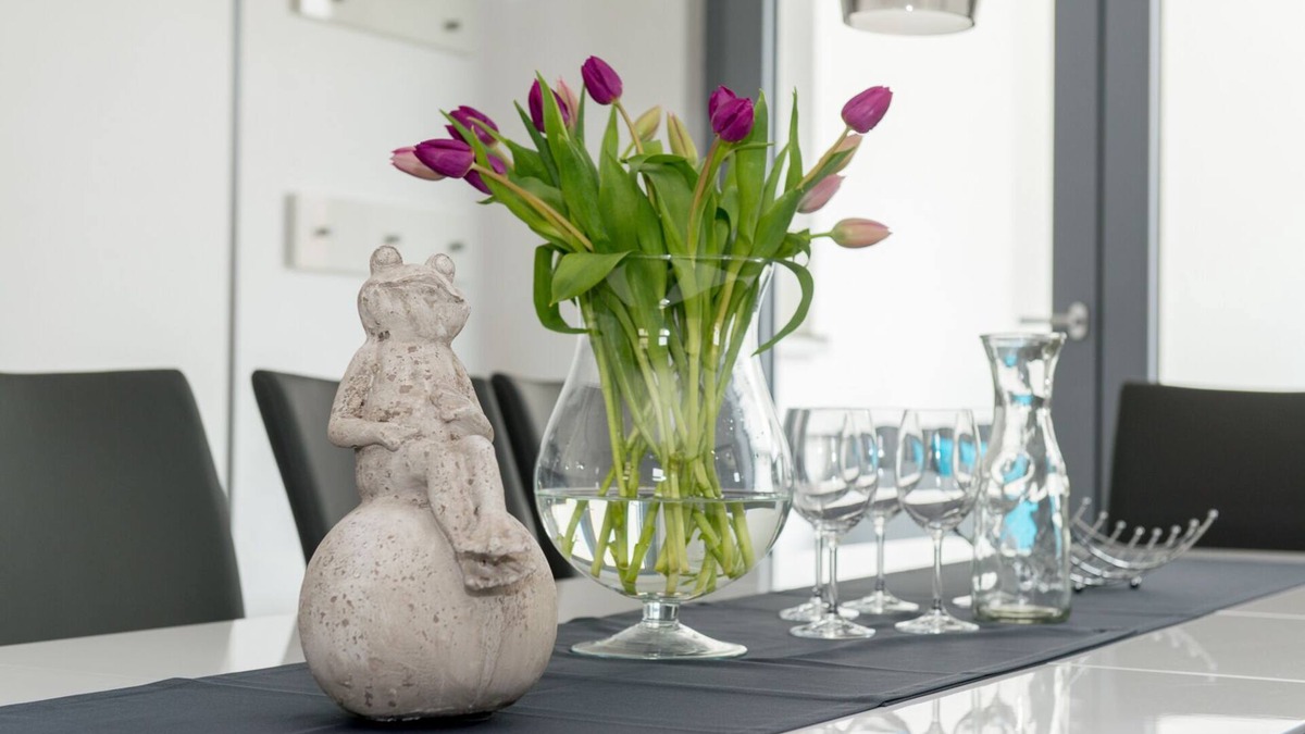 Bensheim Condo | Design apartment for 3-5 people with south-facing loggia and garden view. Near the lake!
