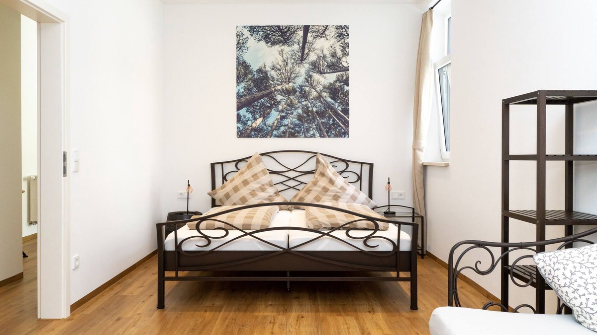 Kaufbeuren Apartment | Design Apartment "Fünfknopfturm" - In the heart of Kaufbeuren's Old Town
