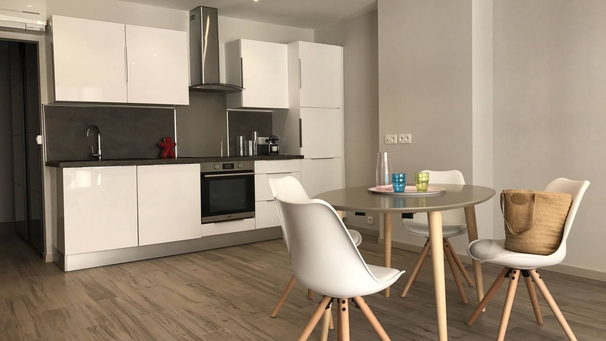 Antibes Old Town Apartment | Design, bright, splendid 3p in the heart of Antibes 5 min walk from the beach