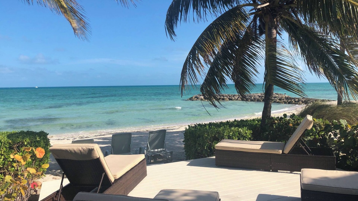 Palm Cay House | DESIGN STUNNING LUXURY BEACH-HOUSE FULLY RENOVATED 5 Stars L