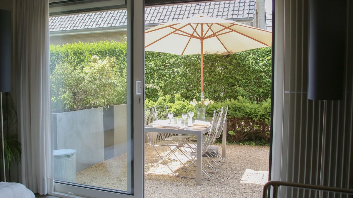 Mariakerke Apartment | Design vacation studio, close to the sea with private garden, parking and bicycle storage