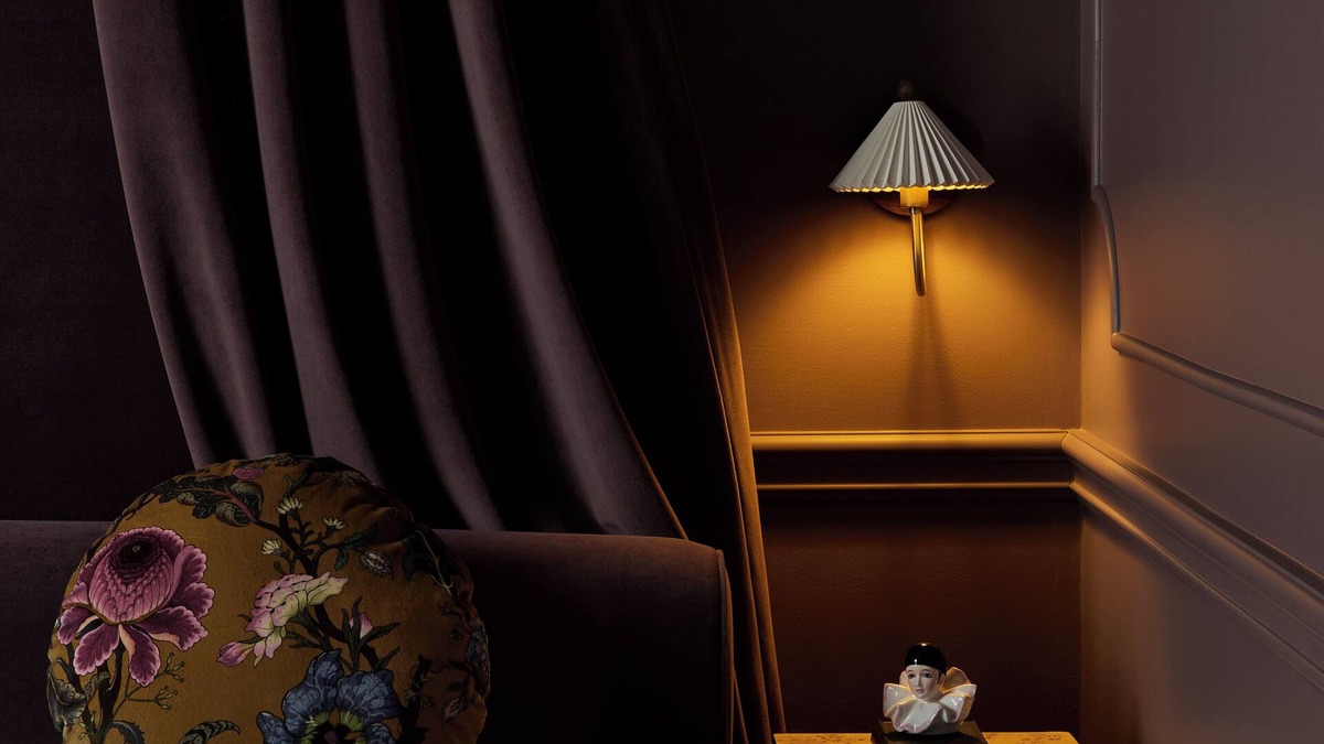 Stratford Hotel | Designed for a romantic getaway or a solo adventure on the town. Dramatic & Theatrical