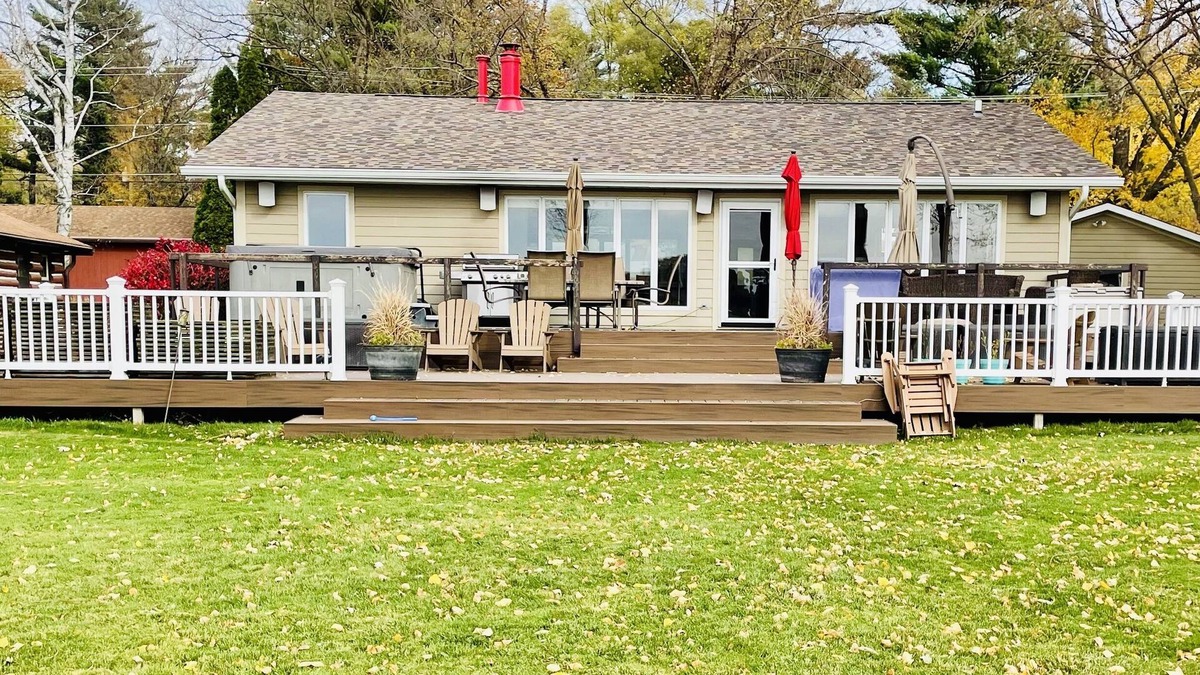 Lake Ripley House | DESIGNED FOR FUN! LAKEFRONT HOME - PET FRIENDLY! HOT TUB, FIRE PIT READY TO GO!