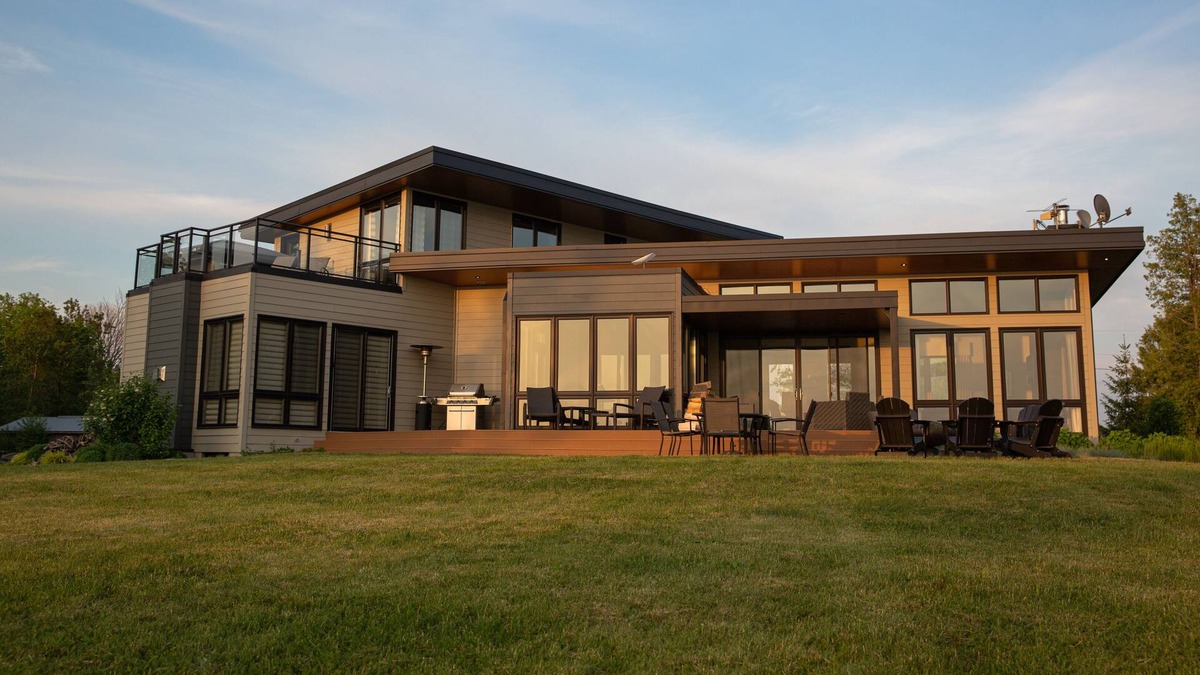 Central Huron Cottage | Designed to provide you with the perfect combination of comfort, style, and relaxation.
