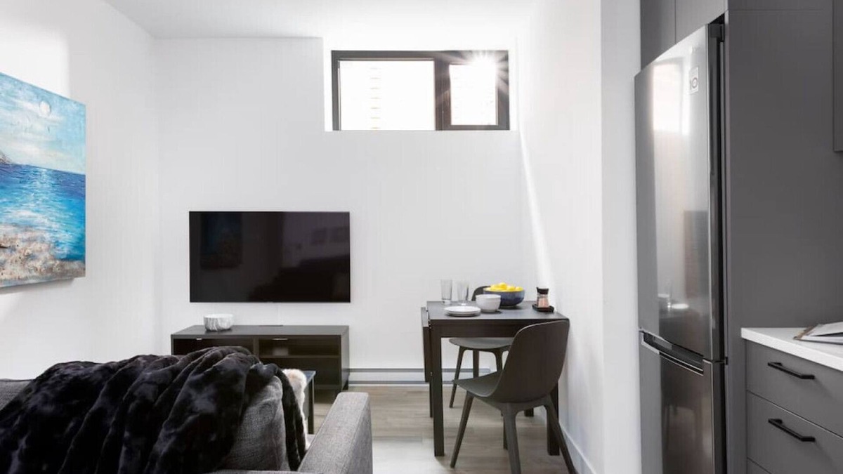 Arbutus Ridge Apartment | Designer 1 Bdr Garden Suite - Arbutus/Kits/UBC