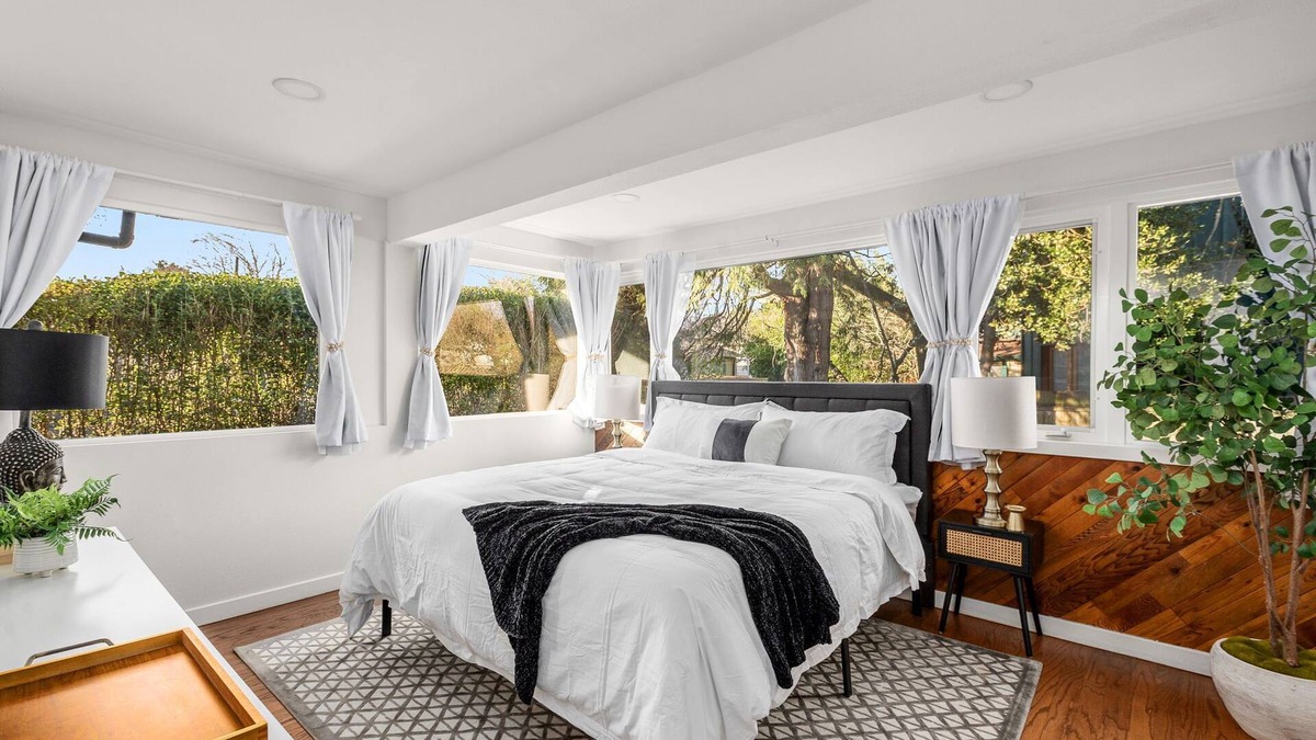 Richmond House | Designer 3BD Hawthorne Home