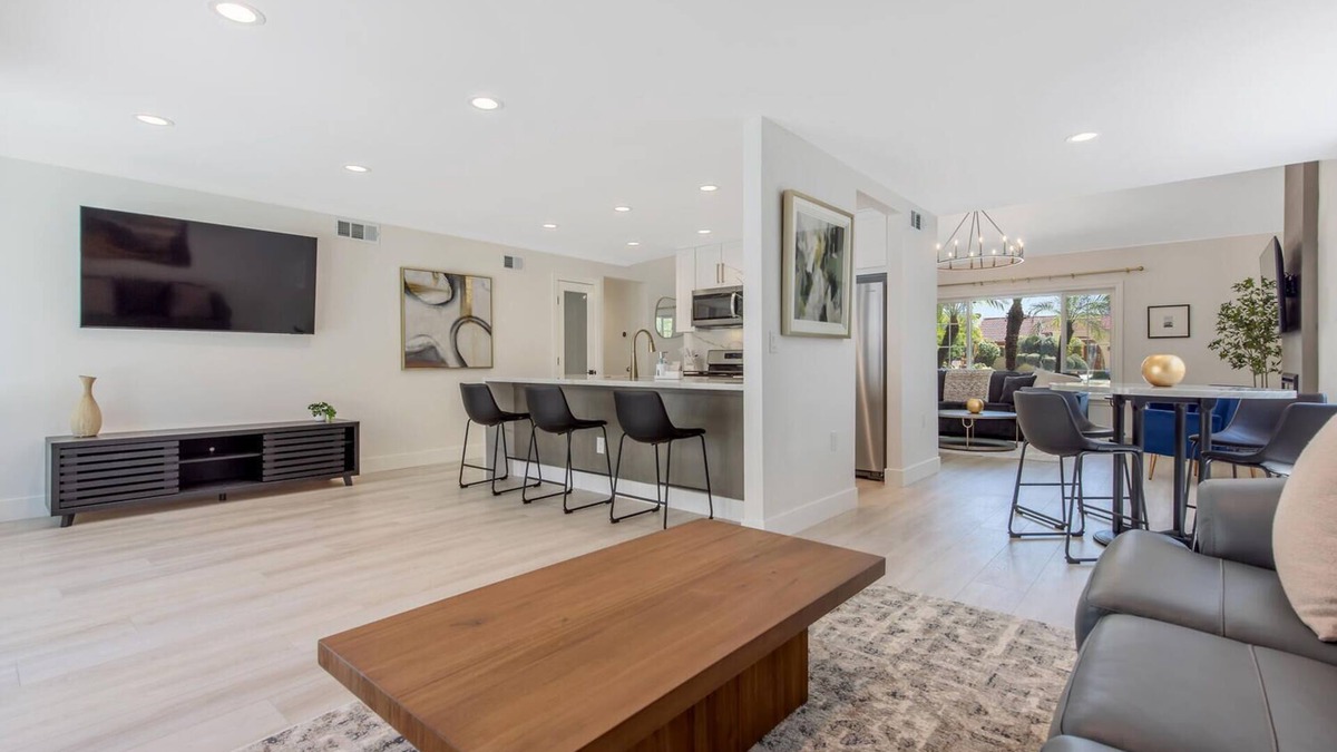 Canyon Country House | DESIGNER 4-bedroom 2 Bath POOL, SPA & ARCADE! Santa Clarita Valley