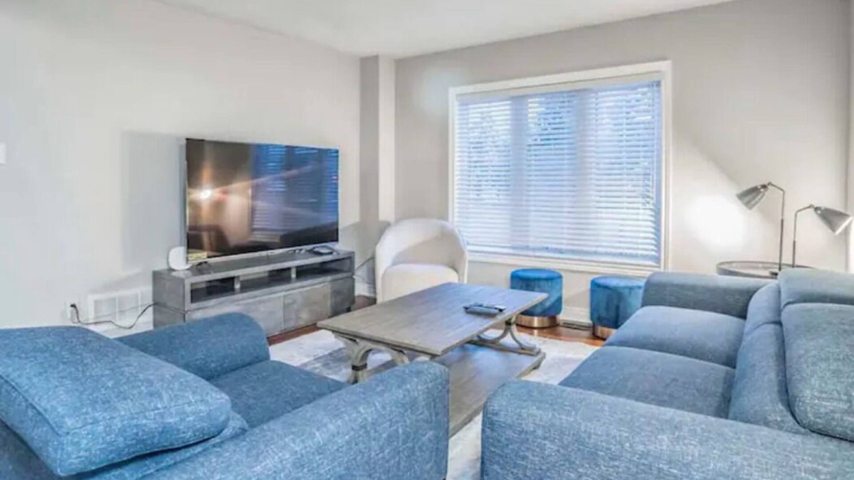 Central Erin Mills House | ★Designer 4BR Executive Townhome w/Parking