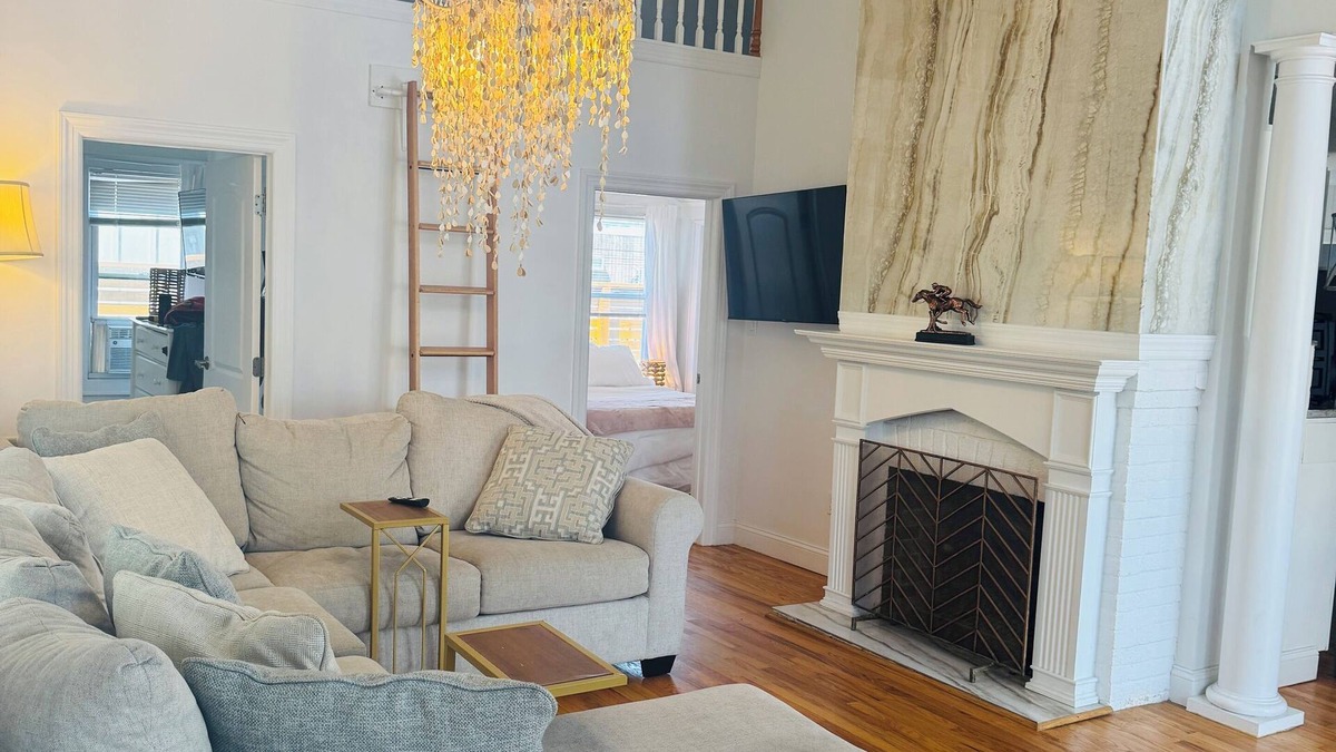 Ocean Beach House | Designer 5 Bedroom, 3.5 bath home. Pool, Hot Tub, Pizza Oven, BBQ, bicycles.
