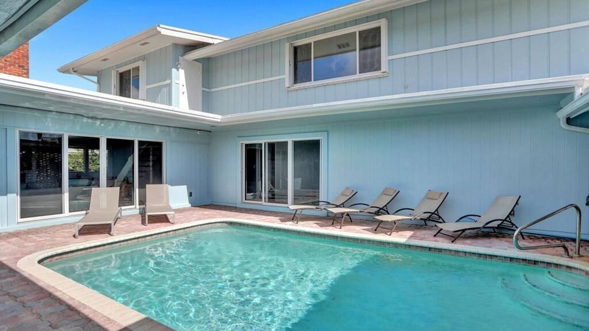 Cypress Lakes Villa | Designer 6 Bedroom | Game Room | 10 Min To Beach!